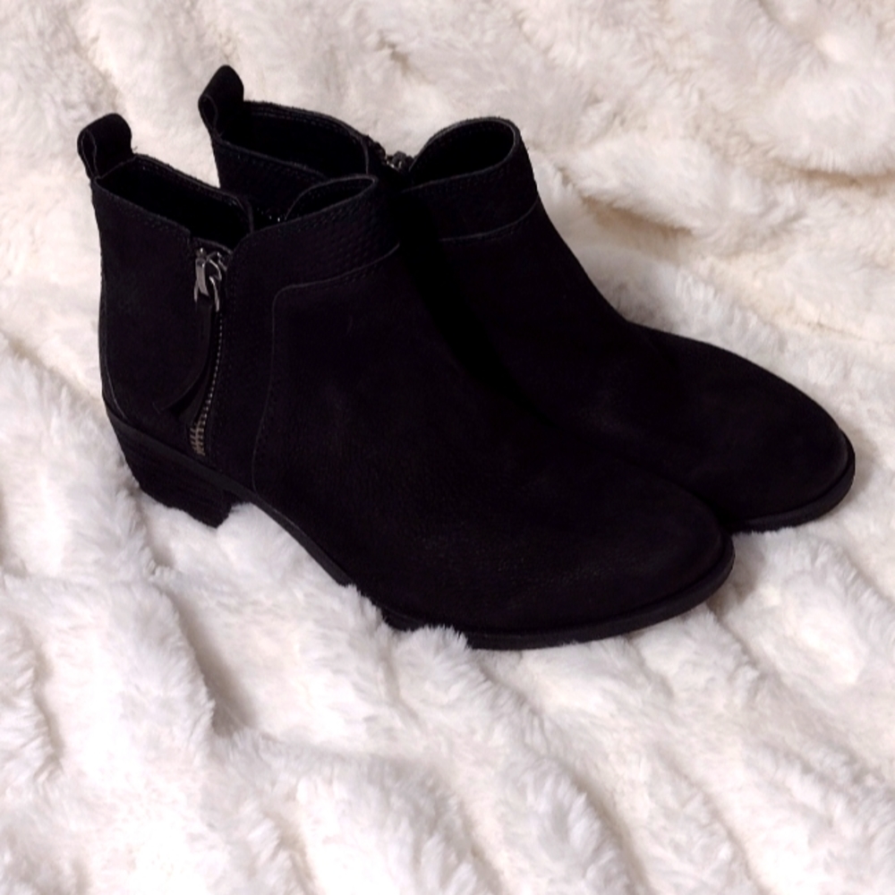 Vince Camuto Black Ankle Boots - Size 6 M
